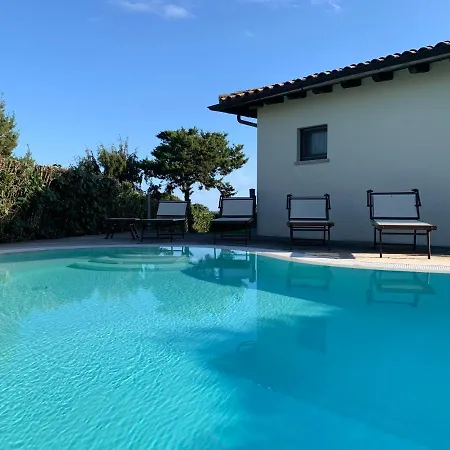 Vista Mare Con Piscina Villa