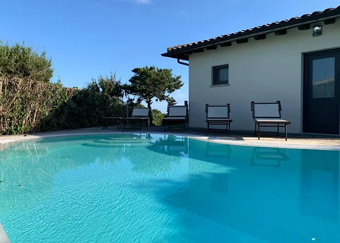 Vista Mare Con Piscina Villa